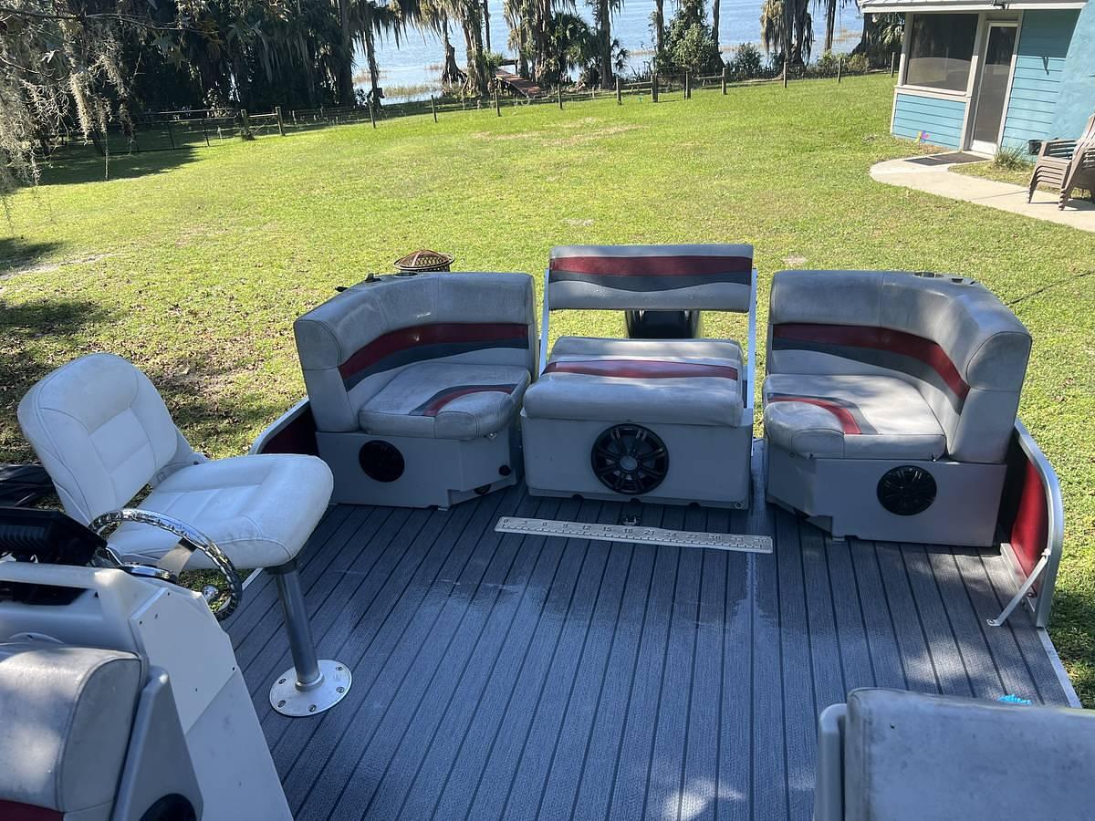 Used 2022 16 ft Tri-Toon Pontoon Tracker Boat