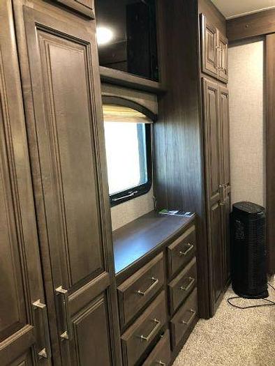 Used 2019 Keystone Avalanche 382FL