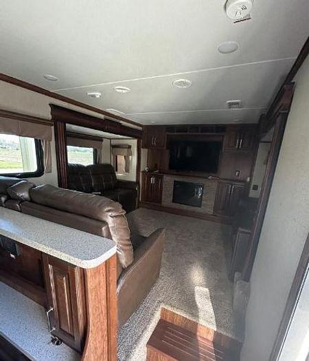 Used 2018 Keystone Alpine 3660FL