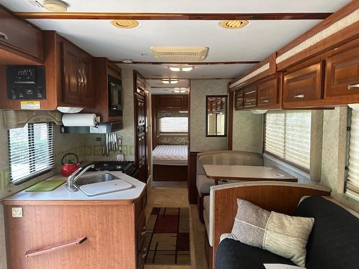 Used 2005 Four Winds Chateau