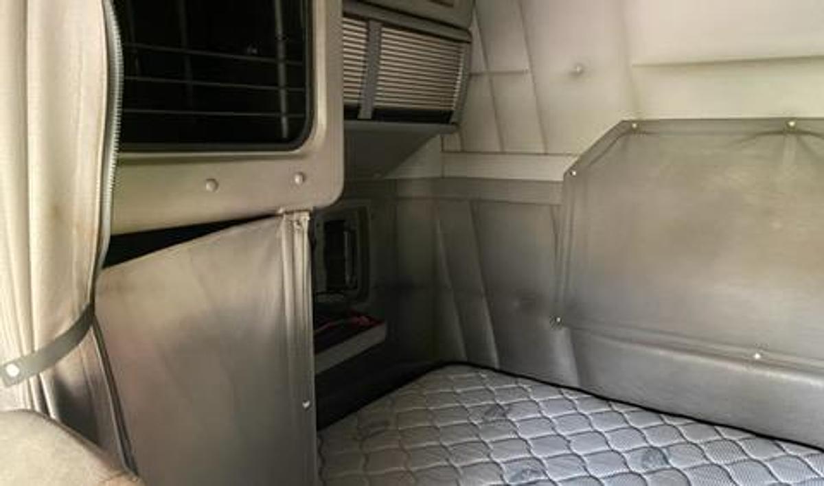 Used 2003 Peterbilt 379EXHD Extended Hood