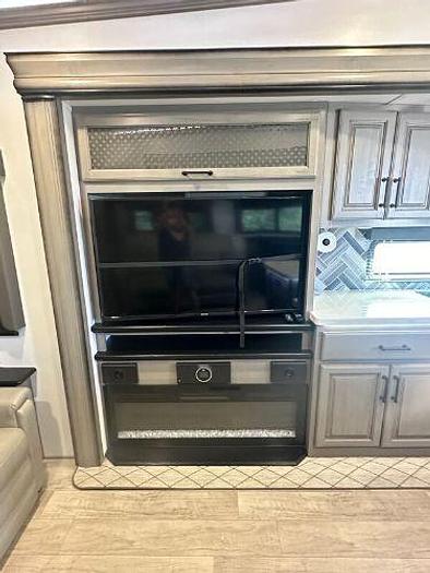 Used 2022 Keystone Montana 3781RL