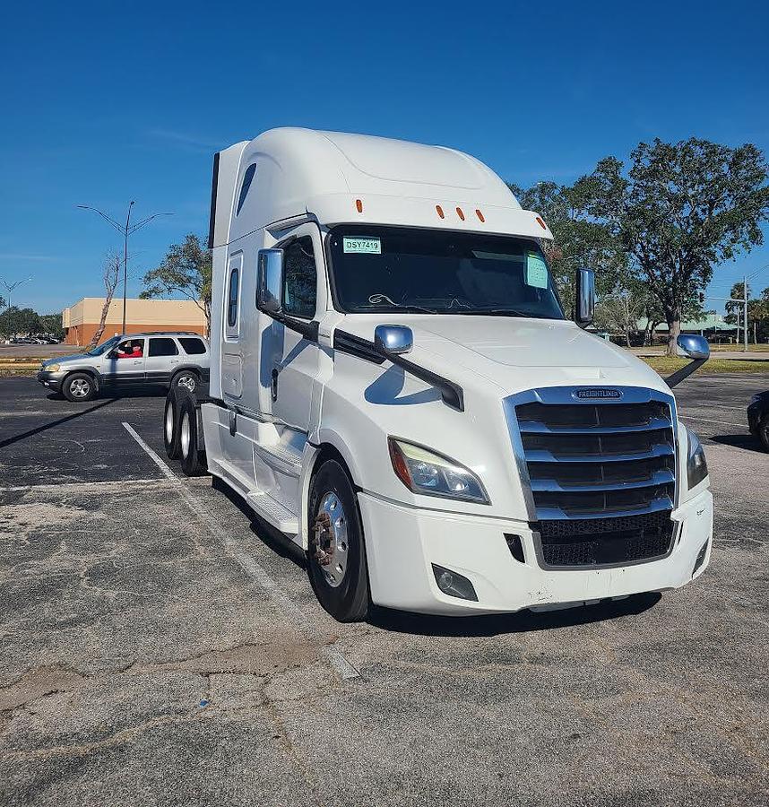 Used 2019 Freightliner Cascadia 126