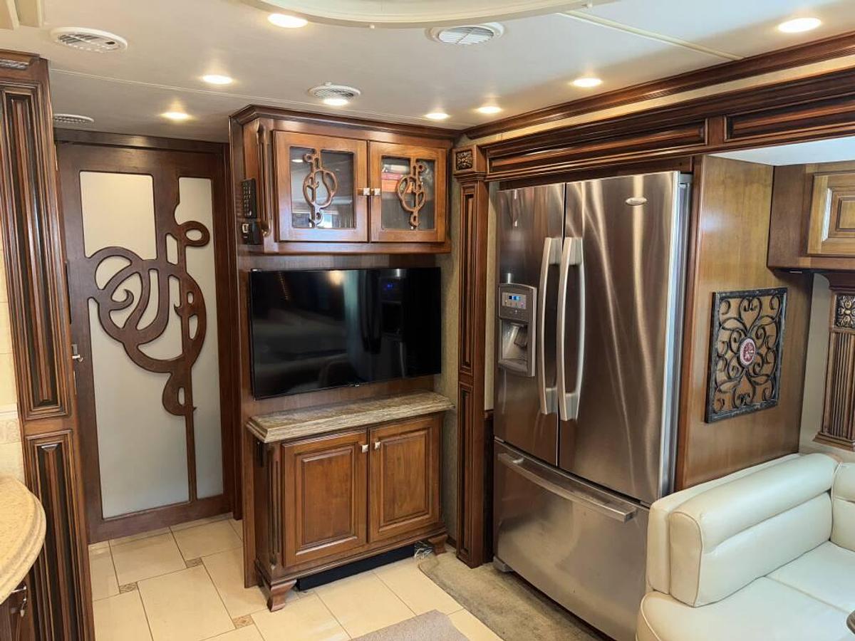 Used 2011 Tiffin Zephyr 45QBZ