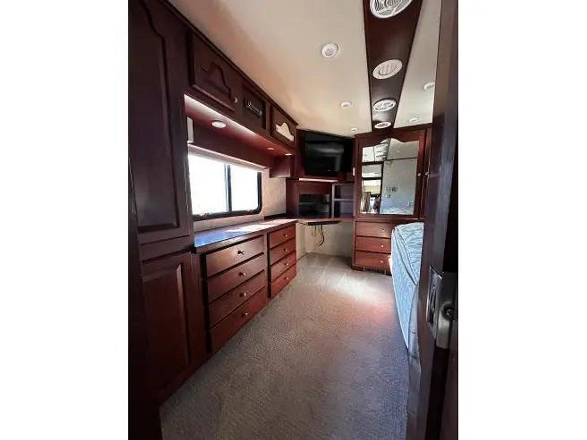 Used 2005 Kingsley Custom Coach
