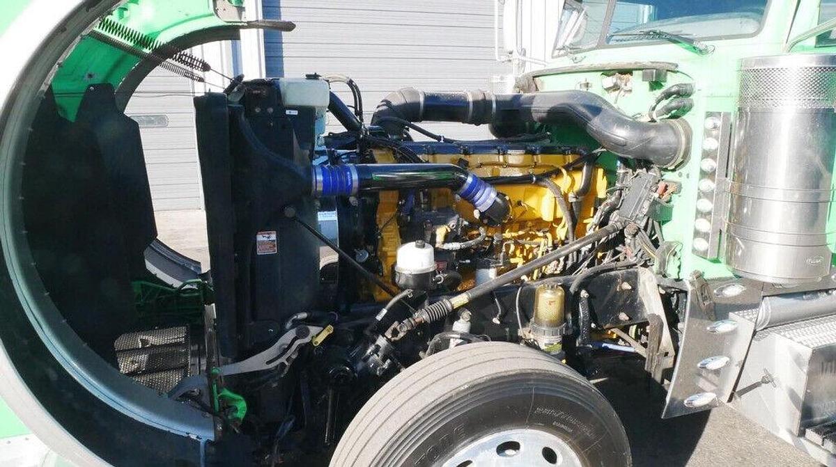 Used 2016 Peterbilt 389 Conventional Sleeper Semi