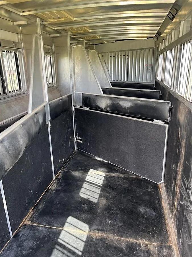 Used 2010 Sundowner Sunlite 720 6 Horse