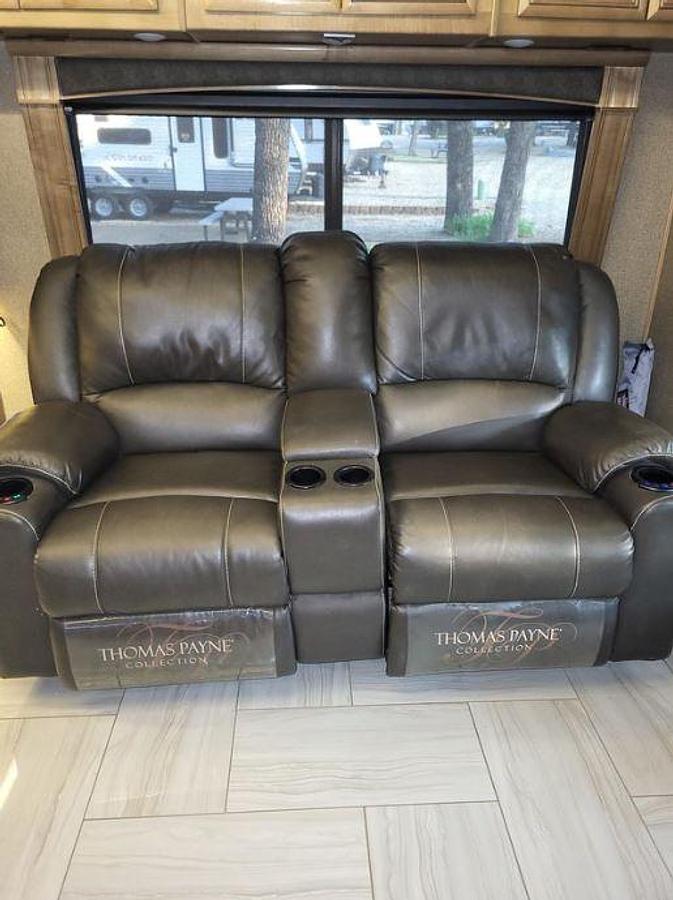 Used 2019 Fleetwood Discovery 40D LXE