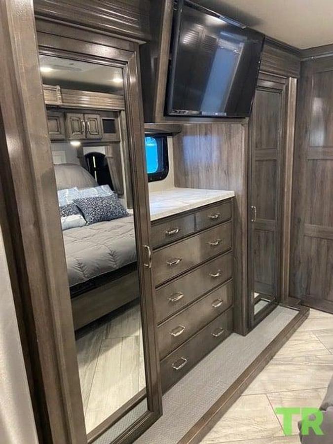 Used 2022 Fleetwood Discovery 38w