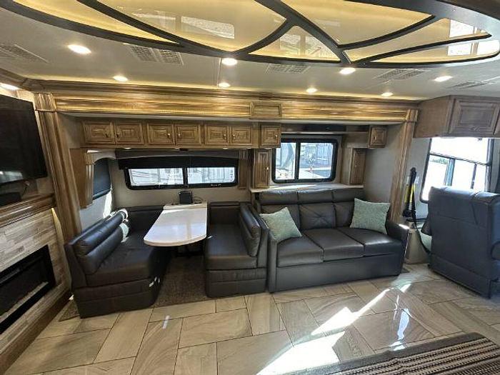 Used 2019 Fleetwood Discovery LXE 40M