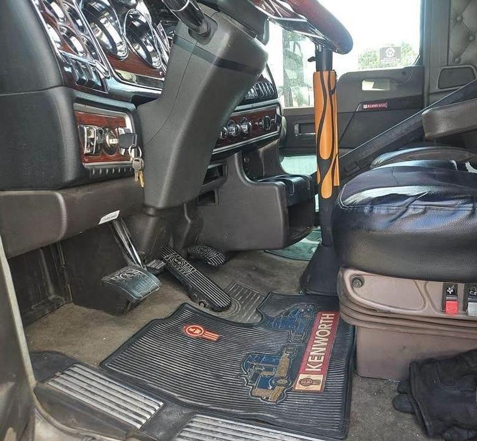 Used 2015 KENWORTH T660 Conventional Sleeper Semi