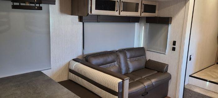 Used 2022 Palomino Puma Unleashed 382THS