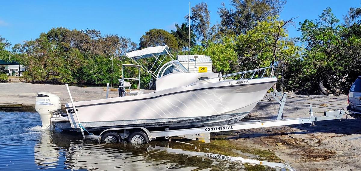 Used 2014 Dusky 25.2 Walk-Around