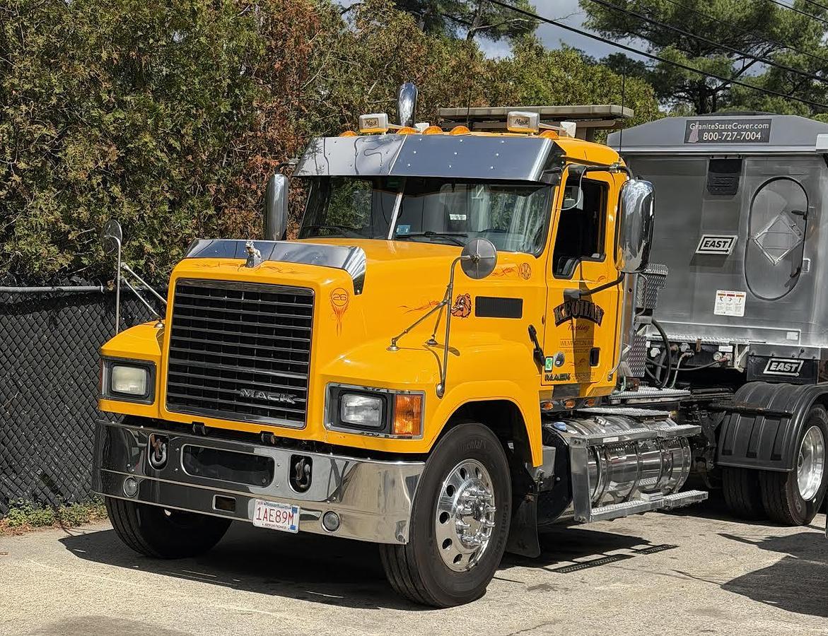 Used 2011 Mack Pinnacle CHU613