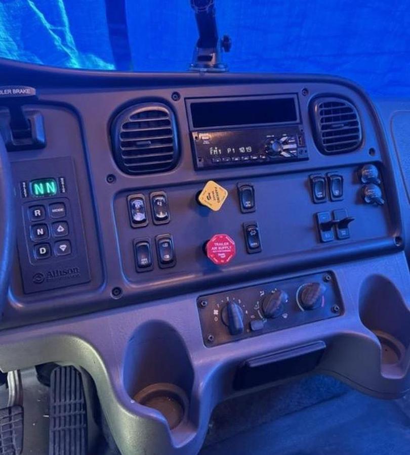 Used 2020 Freightliner 114SD with Trailer