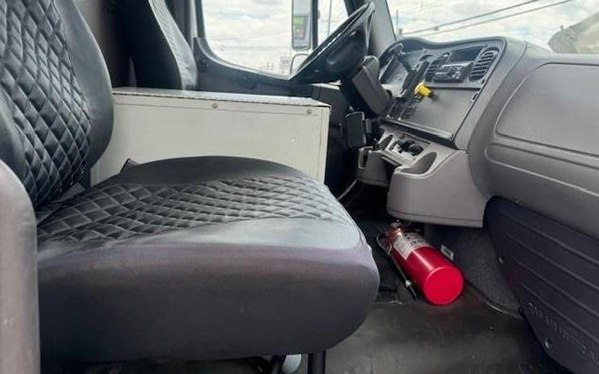 Used 2018 Freightliner Business Class M2 106 Box Truck