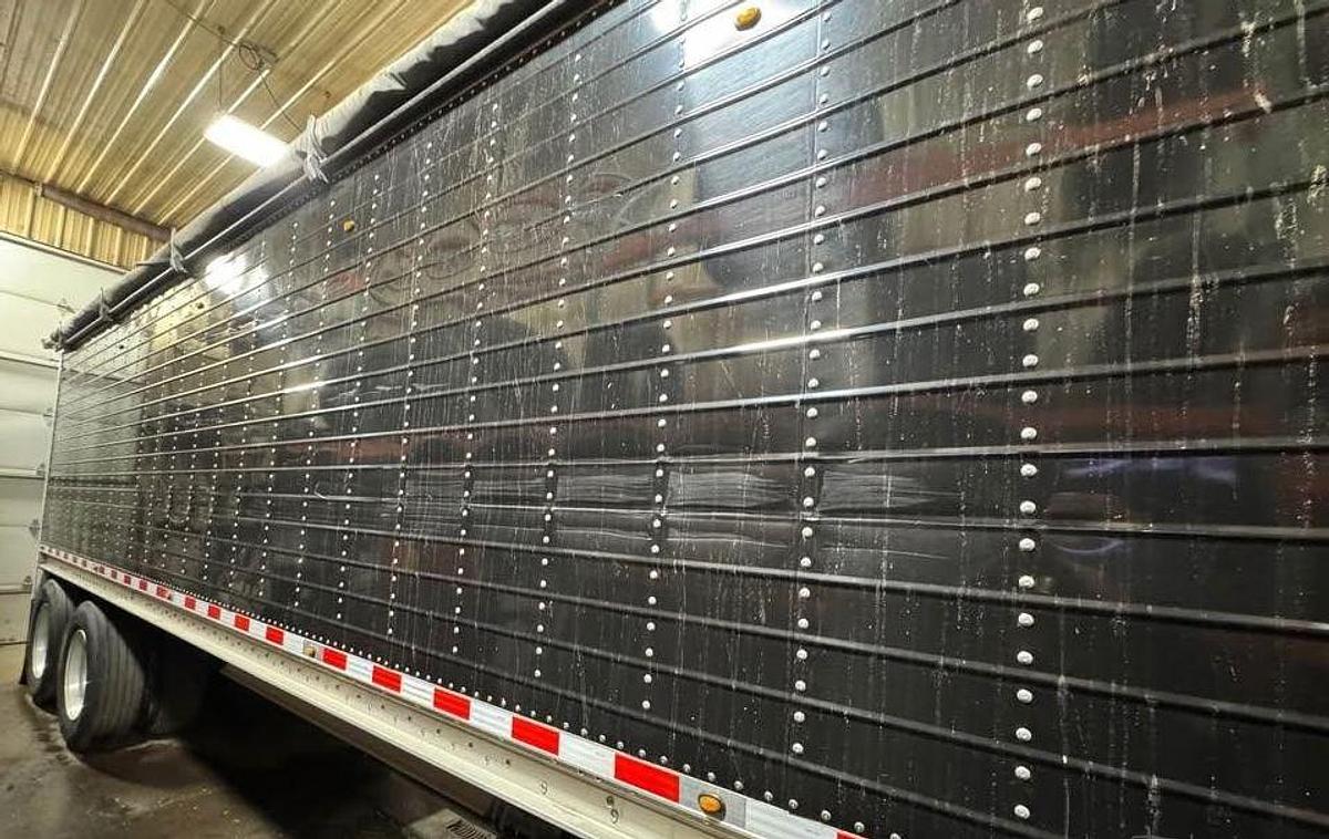 Used 2018 WILSON 43 ft x 96 in Grain Trailer