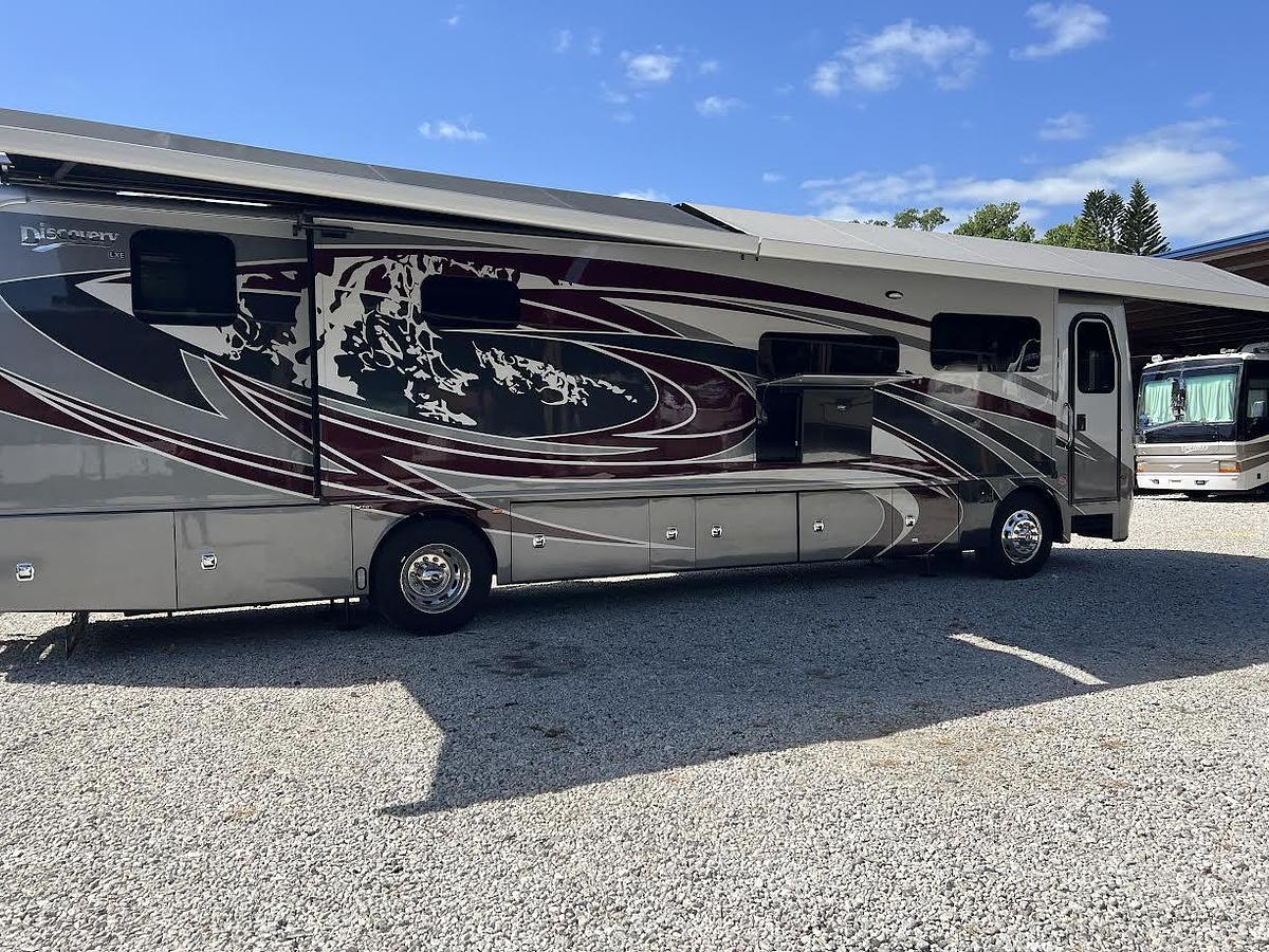 Used 2022 Fleetwood Discovery LXE 40M Class A Motorhome