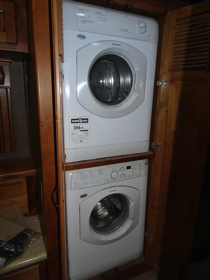 Used 2014 Holiday Rambler Ambassador 38PFT Class A Diesel Motorhome • King Bed • Washer/Dryer
