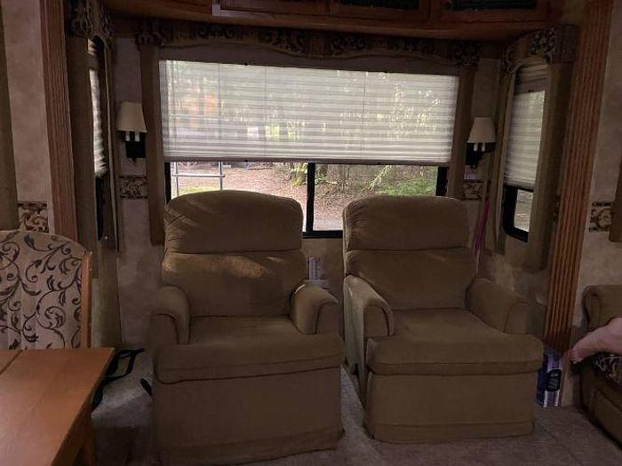 Used 2008 Heartland Bighorn 3370RL