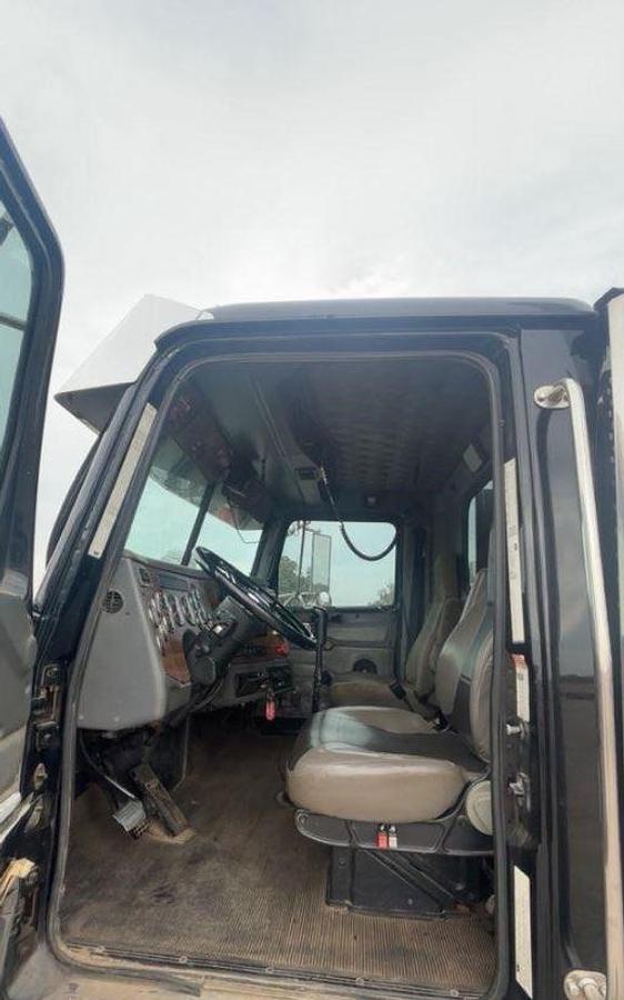 Used 2005 Western Star 4900 Sleeper Semi Truck