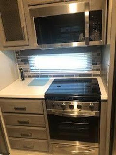 Used 2021 Keystone Montana 3760FL