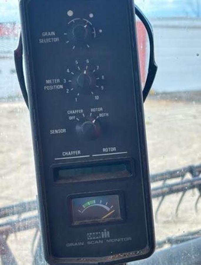 Used 1992 CASE IH 1688 Combine