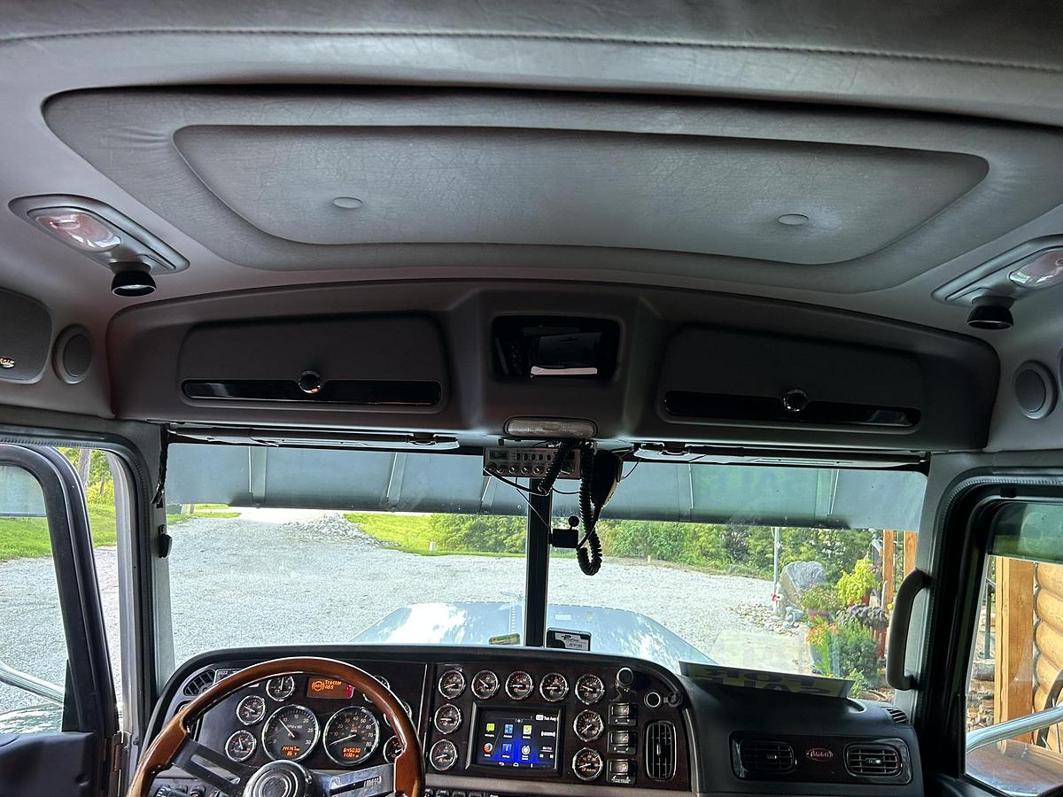 Used 2020 Peterbilt 389 Sleeper Semi Truck