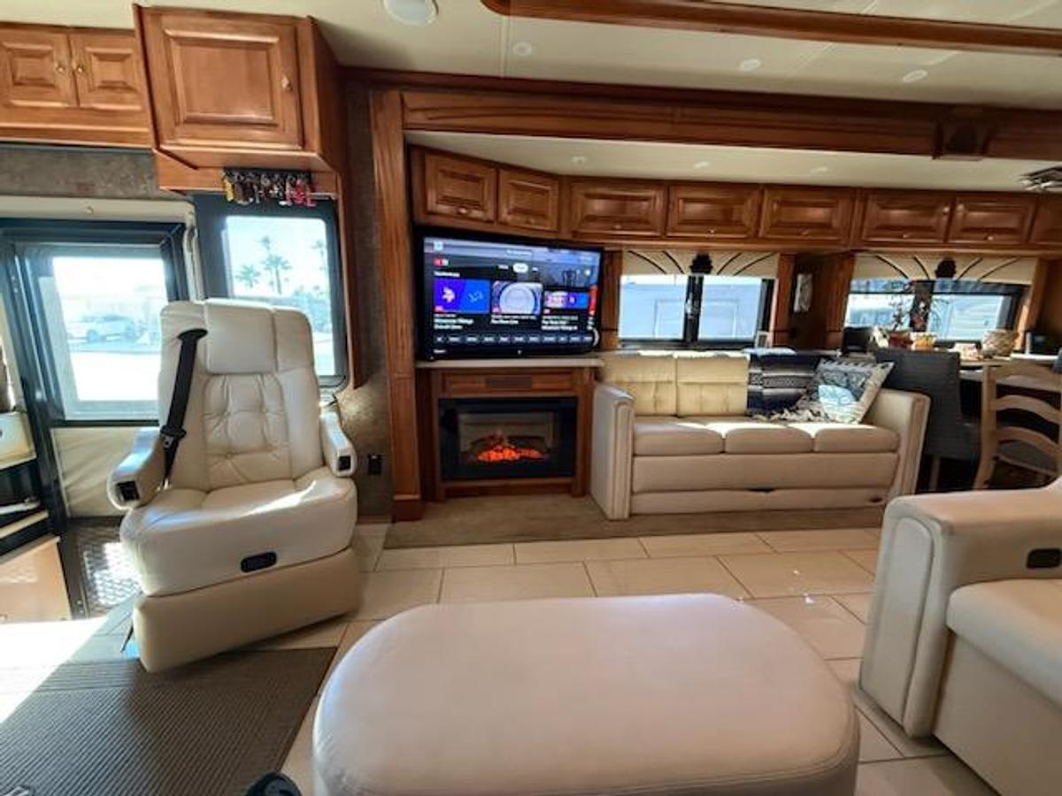 Used 2015  Tiffin Motorhomes Phaeton 42LH Class A Motorhome