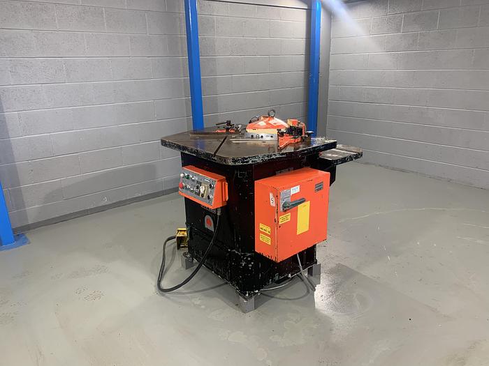 Used AMADA CSW220 station hydraulic 4mm Corner notching machine