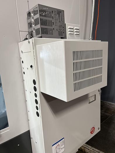 Used 2021 HAAS UMC-500SS 5-Axis CNC Vertical Machining Center