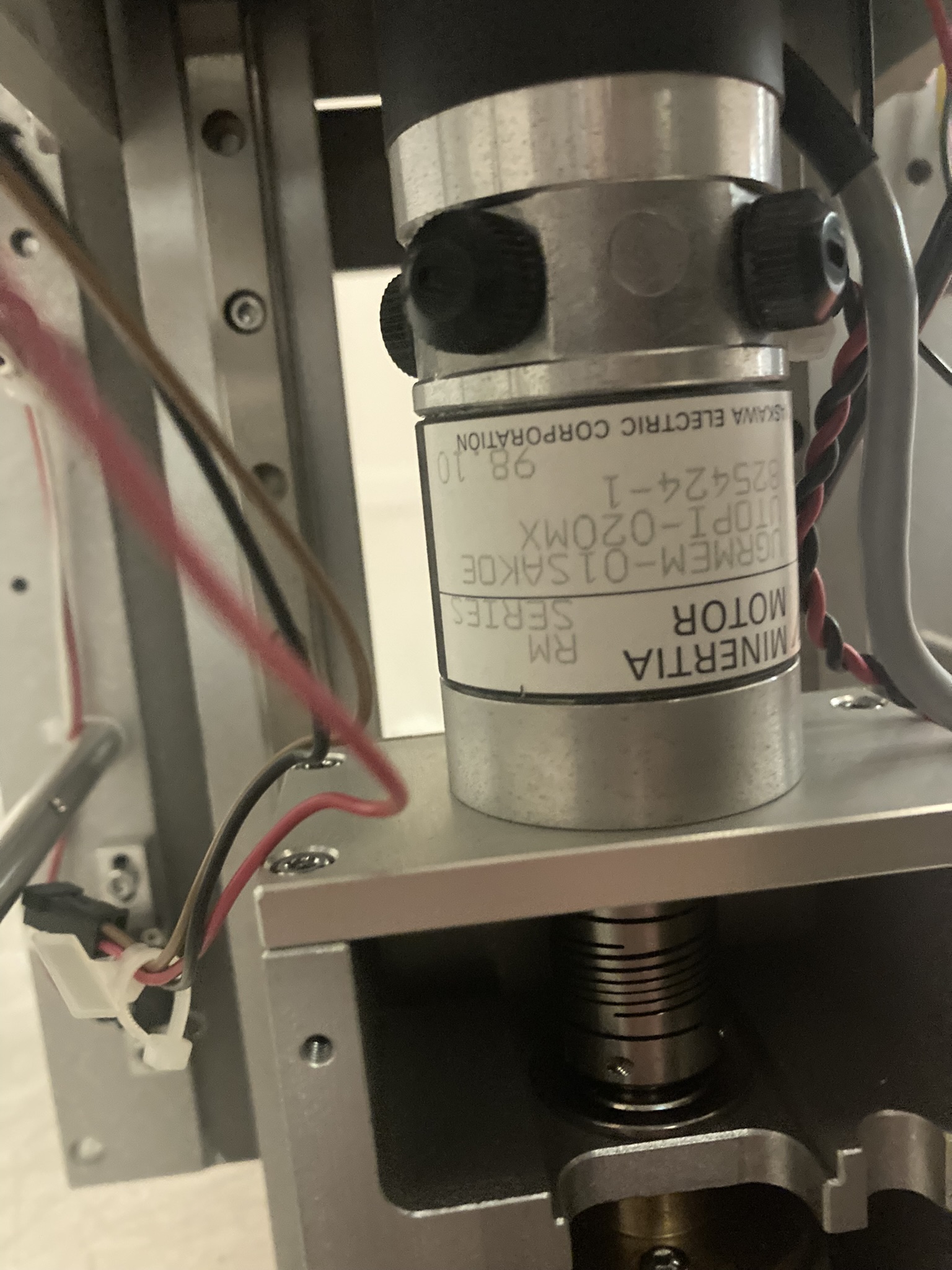 Used RL Robot Z drive motor UGQMEM-02MAKOE UTOPI-020SE