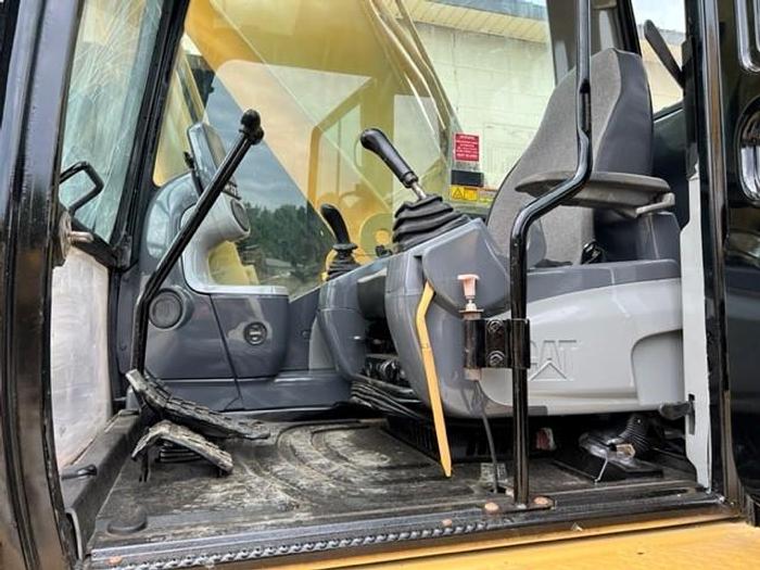 Used 2006 CAT 325DL with HYD Thumb