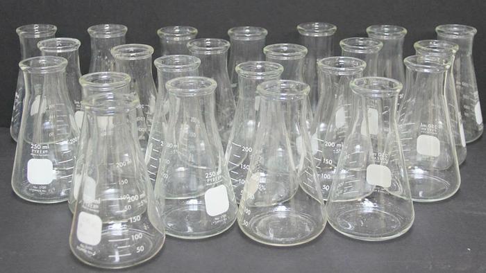 Used PYREX 250mL Erlenmeyer Flask No. 5100 Stopper No. 8 Graduated Lot of 21 (5504)