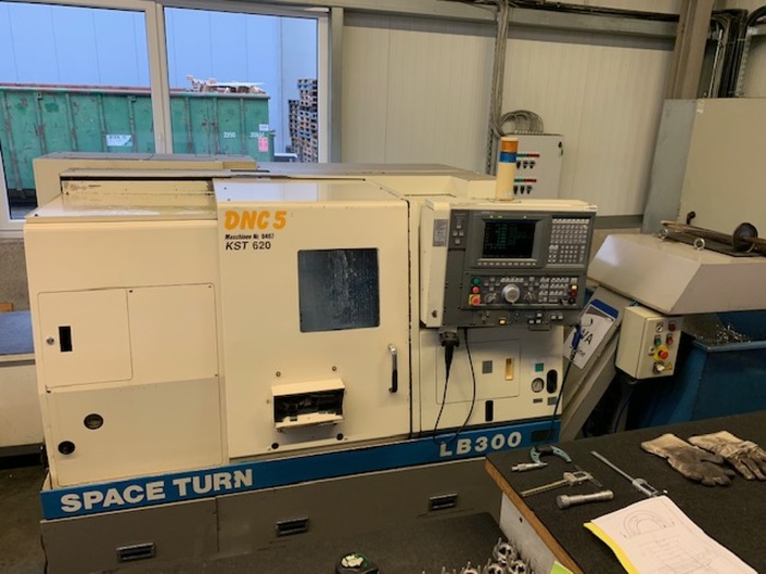 Gebraucht 1999 CNC lathe Okuma LB 300