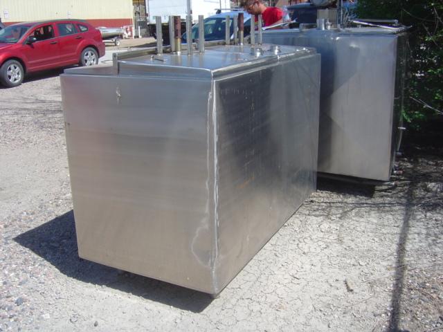 Used 300 GALLON MIX TANK.  CB