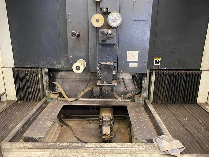Gebraucht Wire eroding machine MAKINO EU 64