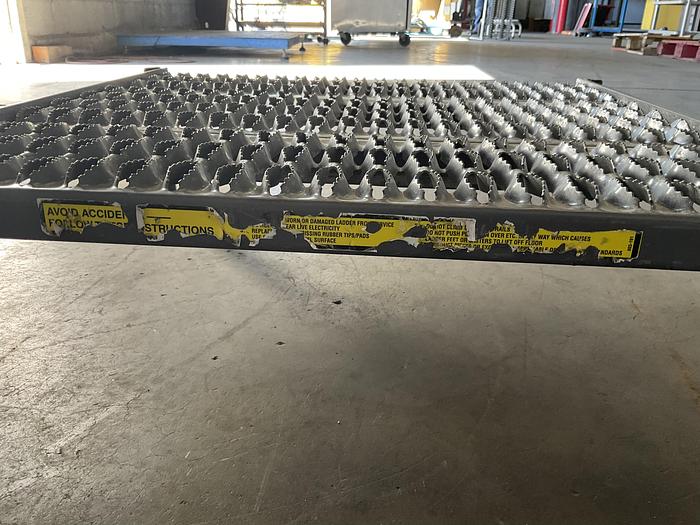 Used 9IN STATIONARY WORK PLATFORM !