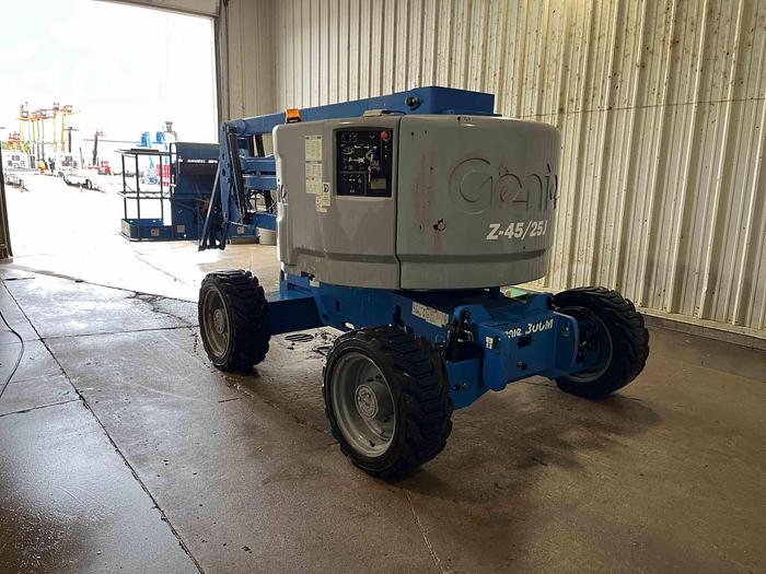 Used Boom Lift-45' Articulating 4Wd Engine