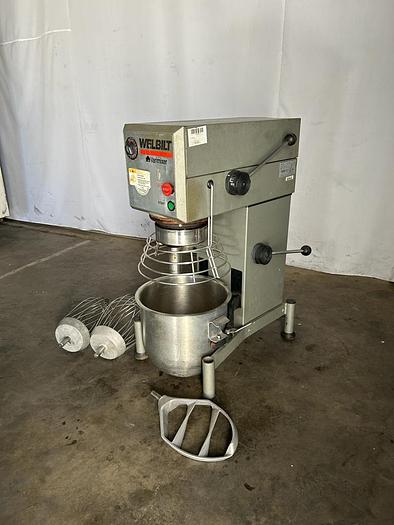 Used WELBILT VAREMIXER-W20; 3 SPEED.