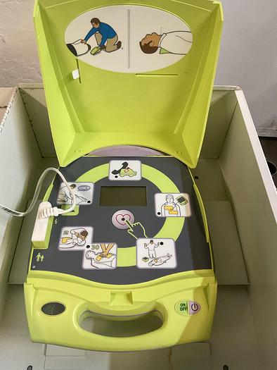 Used AUTOMATED EXTERNAL DEFIBRILLATOR
