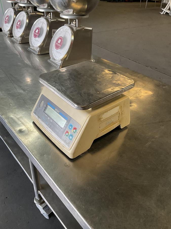 Used YAMATO PPC-200W DIGITAL PRICE COMPUTING SCALE