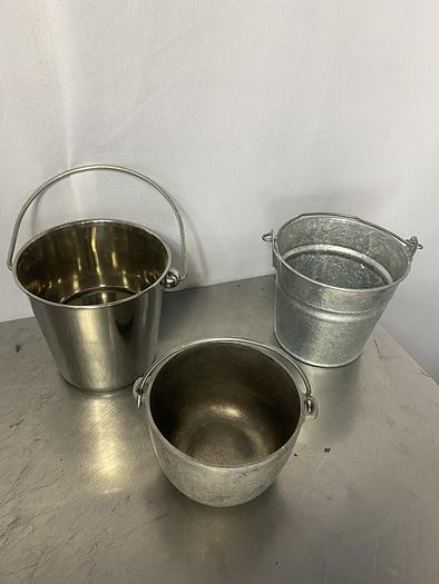 Used ASSORTMENT ROUND SERVING PAIL WITH HANDEL
