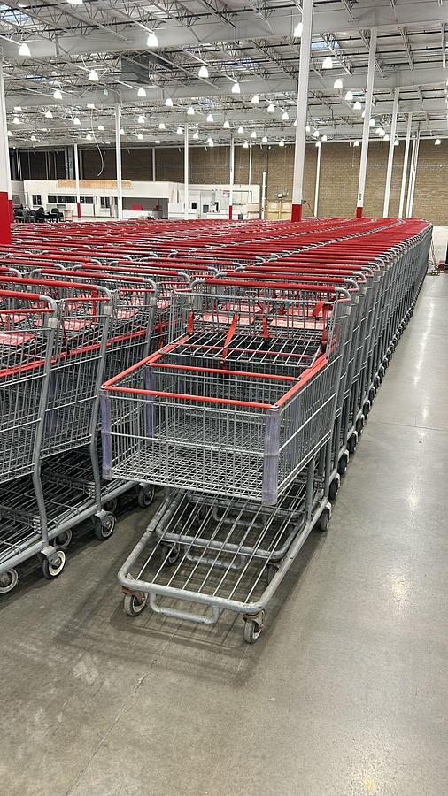 Used LARGE SHOPPING CARTS
