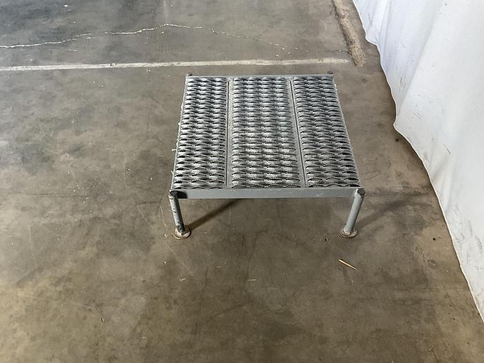 Used 9IN STATIONARY WORK PLATFORM !
