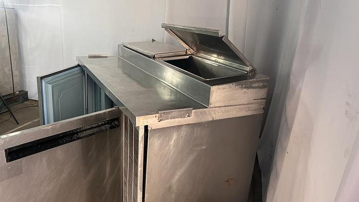 Used REFRIGERATED SANDWICH PREP TABLE (NEEDS SPECS FRO THE TAG)./