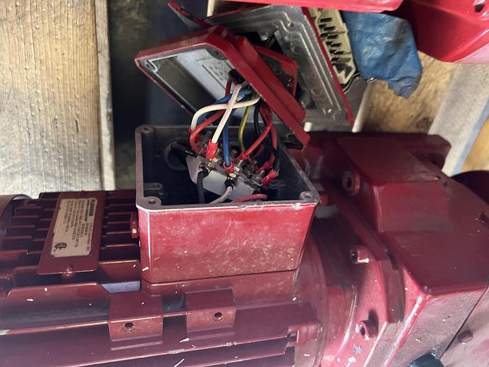 Used FLENDER AC GEAR MOTOR, 8718308/01,KW:1.5; PH:3; RPM:1715 !