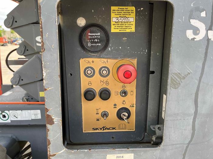 Used Scissor Lift-32' 4Wd Engine*