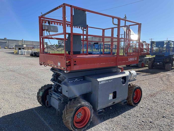 Used Scissor Lift-32' 4Wd Engine*