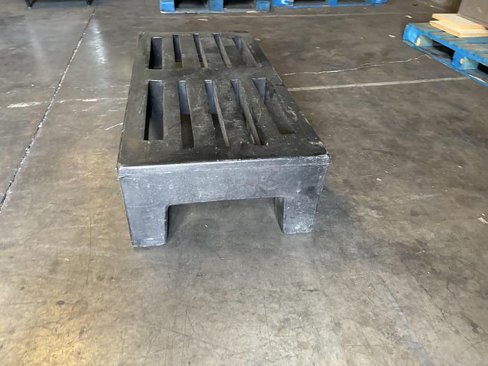 Used BLACK PLASTIC DUNNAGE